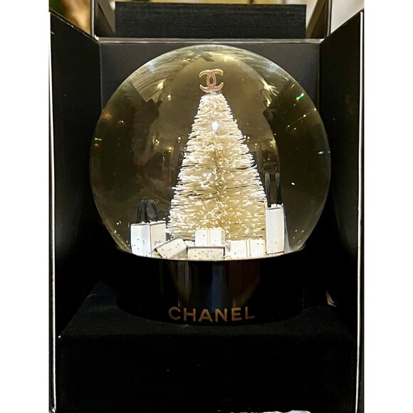 Chanel Limited Edition Snow Globe With Box! CHRISTMAS IS COMING! - Picture 3 of 15